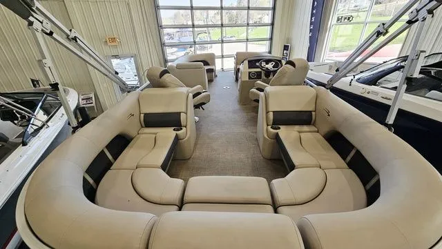 Slide: The Image of Bennington SX 22 Premium 2019 - 5