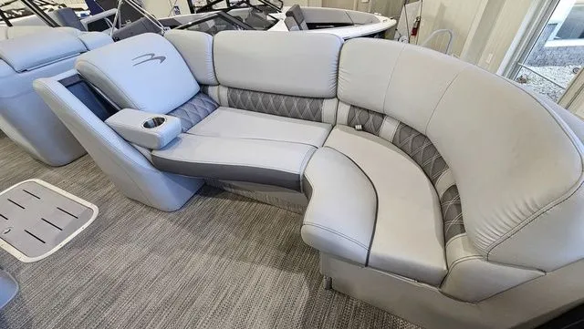 Slide: The Image of Bennington R 23 Swingback 2020 - 17