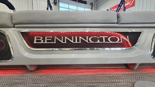 Slide: The Image of Bennington R 23 Swingback 2020 - 23