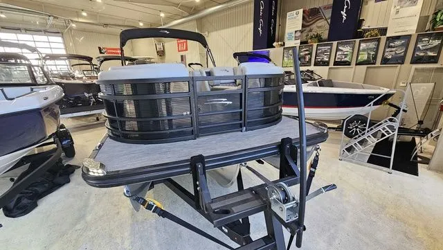 Slide: The Image of Bennington R 23 Swingback 2020 - 3