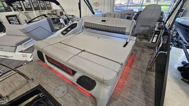 Slide: The Image of Bennington R 23 Swingback 2020 - 7