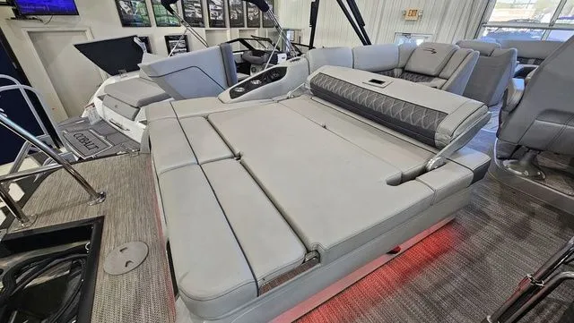 Slide: The Image of Bennington R 23 Swingback 2020 - 8