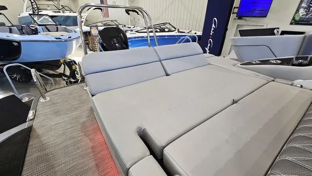 Slide: The Image of Bennington R 23 Swingback 2020 - 9