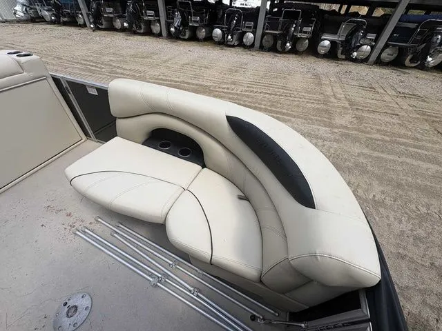 Slide: The Image of Sylvan 820 Mirage Cruise 2017 - 4