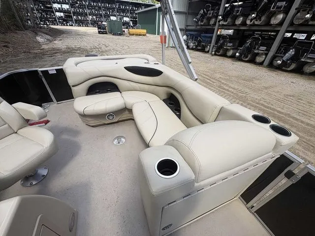 Slide: The Image of Sylvan 820 Mirage Cruise 2017 - 5