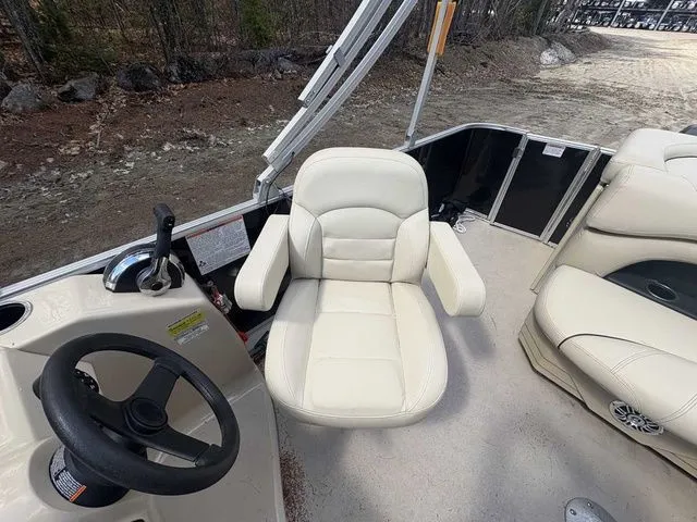 Slide: The Image of Sylvan 820 Mirage Cruise 2017 - 6