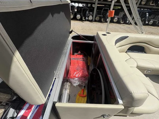 Slide: The Image of Sylvan 820 Mirage Cruise 2017 - 9