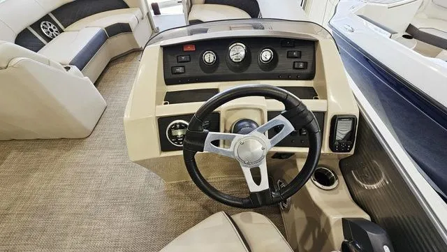 Slide: The Image of Bennington SX 22 Premium 2019 - 14