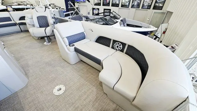 Slide: The Image of Bennington SX 22 Premium 2019 - 7