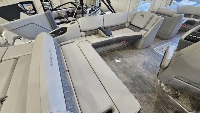 Slide: The Image of Bennington R 23 Swingback 2020 - 11