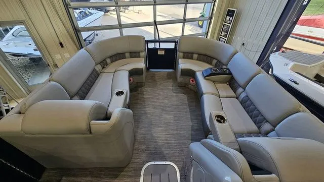 Slide: The Image of Bennington R 23 Swingback 2020 - 15