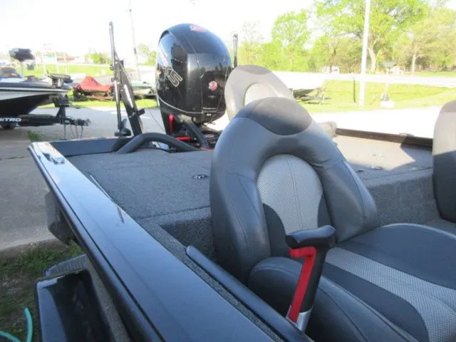 Slide: The Image of Vexus AVX1980 / Mercury 150 4 Stroke /Garmin Locators 2020 - 17