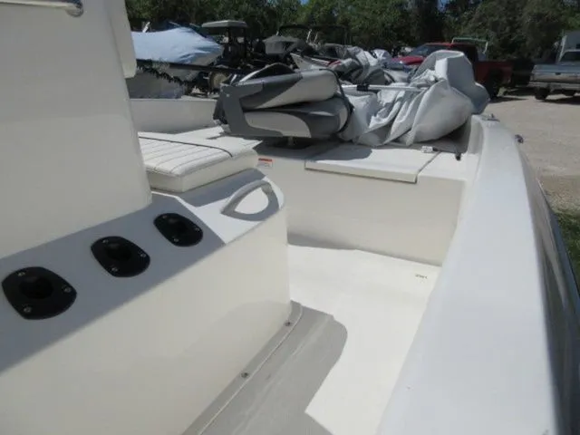 Slide: The Image of Bayliner Element F-18 Center Console Bay Boat / 115 Mercury 2016 - 11