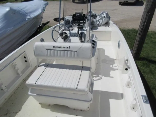 Slide: The Image of Bayliner Element F-18 Center Console Bay Boat / 115 Mercury 2016 - 13