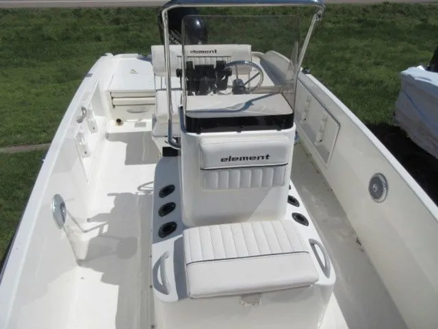 Slide: The Image of Bayliner Element F-18 Center Console Bay Boat / 115 Mercury 2016 - 16