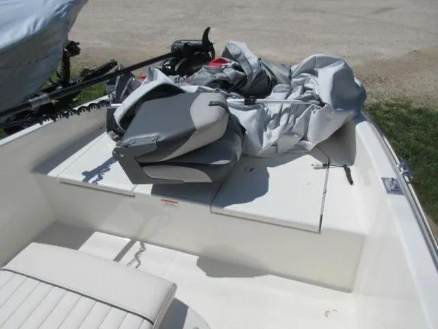 Slide: The Image of Bayliner Element F-18 Center Console Bay Boat / 115 Mercury 2016 - 18