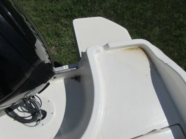 Slide: The Image of Bayliner Element F-18 Center Console Bay Boat / 115 Mercury 2016 - 21