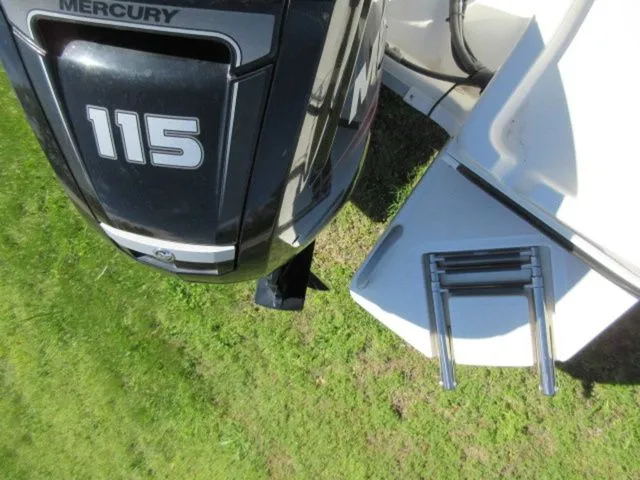 Slide: The Image of Bayliner Element F-18 Center Console Bay Boat / 115 Mercury 2016 - 22