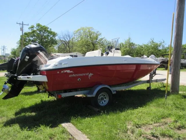 Slide: The Image of Bayliner Element F-18 Center Console Bay Boat / 115 Mercury 2016 - 3