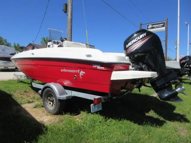 Slide: The Image of Bayliner Element F-18 Center Console Bay Boat / 115 Mercury 2016 - 5