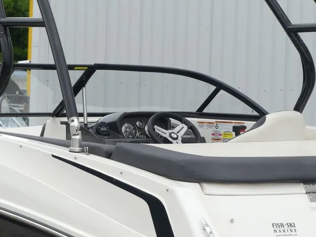 Slide: The Image of Bayliner VR5 BR 2020 - 12