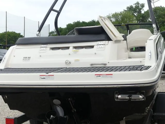 Slide: The Image of Bayliner VR5 BR 2020 - 14