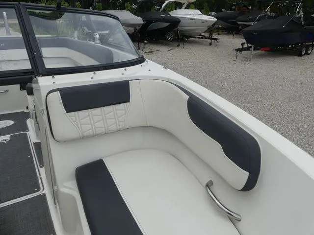 Slide: The Image of Bayliner VR5 BR 2020 - 17