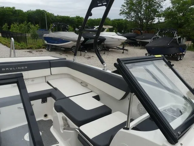 Slide: The Image of Bayliner VR5 BR 2020 - 18