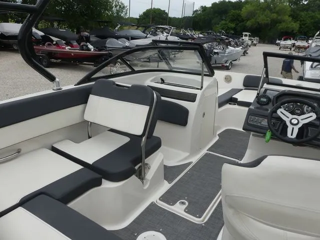 Slide: The Image of Bayliner VR5 BR 2020 - 21