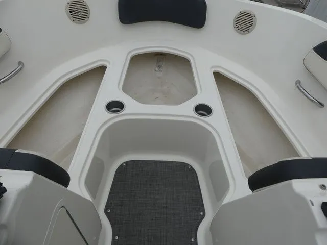 Slide: The Image of Bayliner VR5 BR 2020 - 23