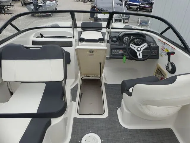 Slide: The Image of Bayliner VR5 BR 2020 - 24