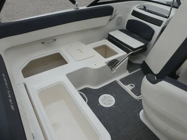 Slide: The Image of Bayliner VR5 BR 2020 - 26