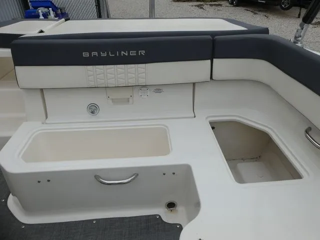 Slide: The Image of Bayliner VR5 BR 2020 - 27