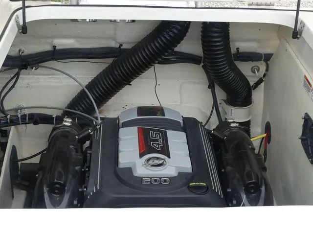 Slide: The Image of Bayliner VR5 BR 2020 - 29