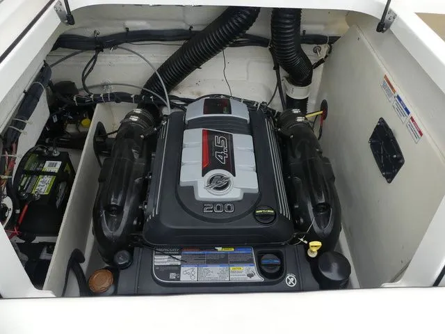 Slide: The Image of Bayliner VR5 BR 2020 - 30