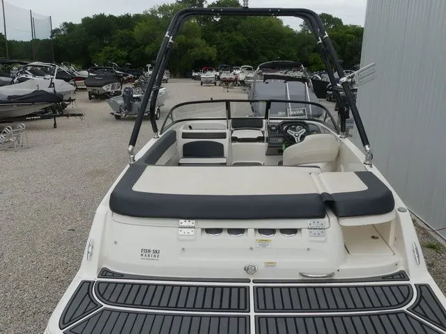 Slide: The Image of Bayliner VR5 BR 2020 - 33