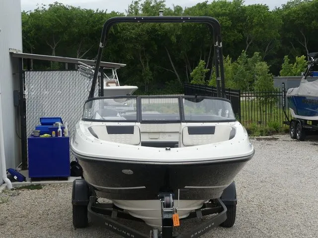 Slide: The Image of Bayliner VR5 BR 2020 - 9