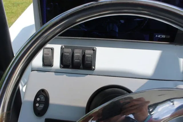 Slide: The Image of Yellowfin 24 Bay CE 2019 - 11