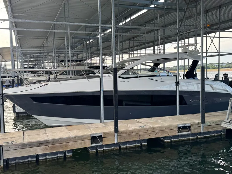 The Image of Cruisers Yachts 390 Express Cruiser 2021 - 1