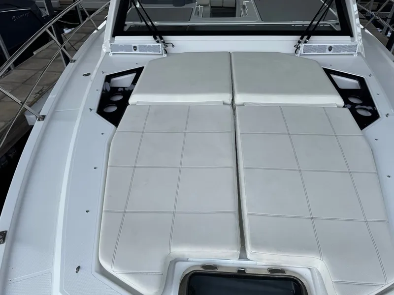 Slide: The Image of Cruisers Yachts 390 Express Cruiser 2021 - 11