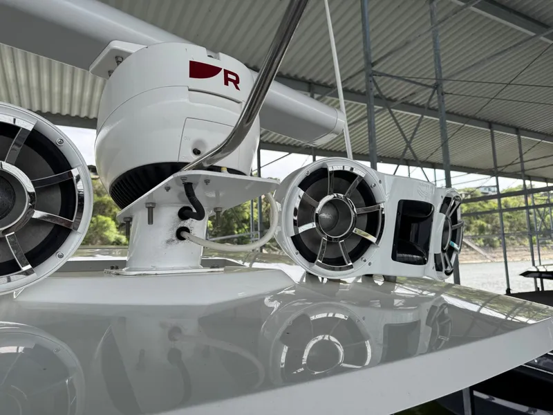 Slide: The Image of Cruisers Yachts 390 Express Cruiser 2021 - 12