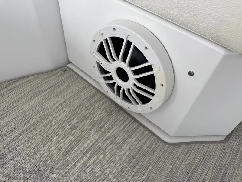 Slide: The Image of Cruisers Yachts 390 Express Cruiser 2021 - 14