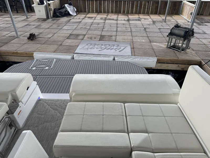 Slide: The Image of Cruisers Yachts 390 Express Cruiser 2021 - 15