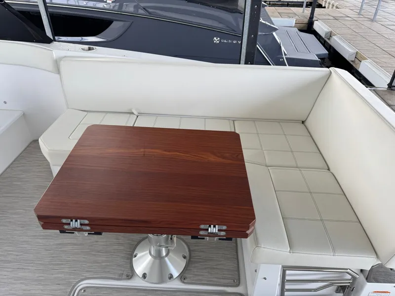 Slide: The Image of Cruisers Yachts 390 Express Cruiser 2021 - 17