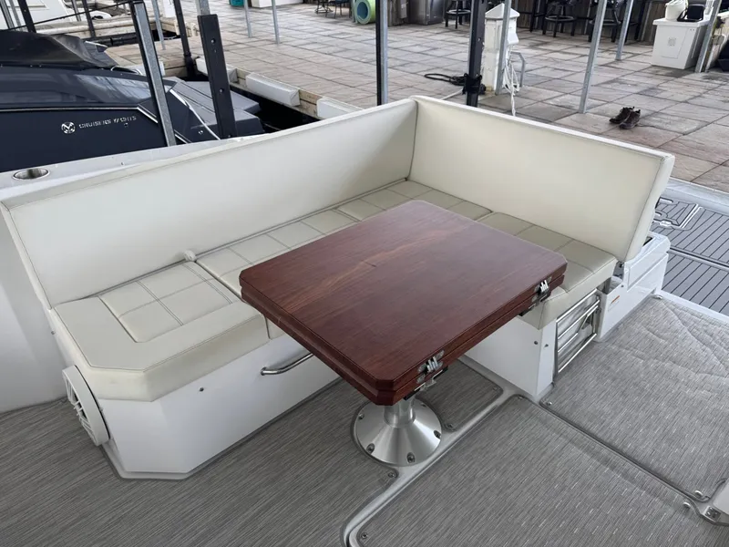 Slide: The Image of Cruisers Yachts 390 Express Cruiser 2021 - 18