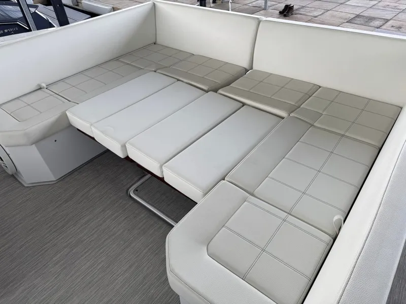 Slide: The Image of Cruisers Yachts 390 Express Cruiser 2021 - 19