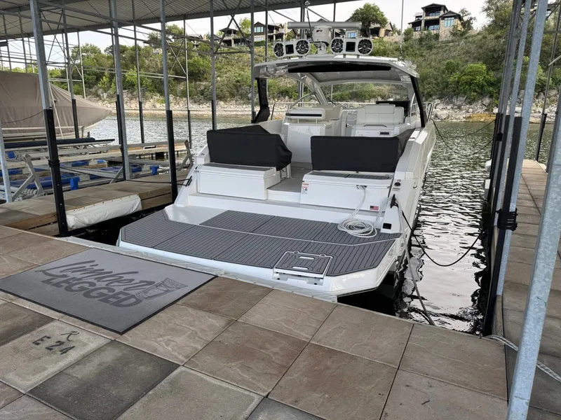 Slide: The Image of Cruisers Yachts 390 Express Cruiser 2021 - 21