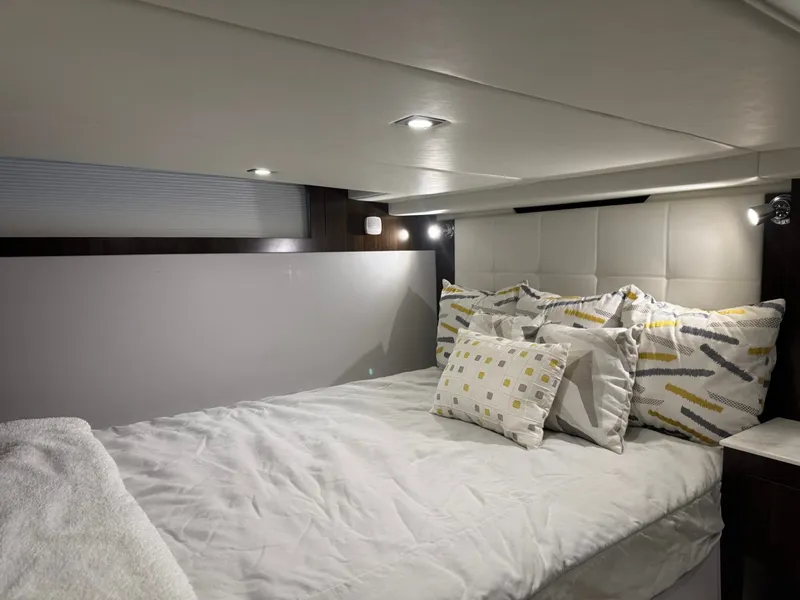 Slide: The Image of Cruisers Yachts 390 Express Cruiser 2021 - 23