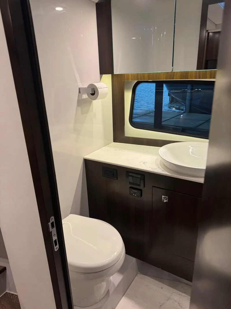 Slide: The Image of Cruisers Yachts 390 Express Cruiser 2021 - 26