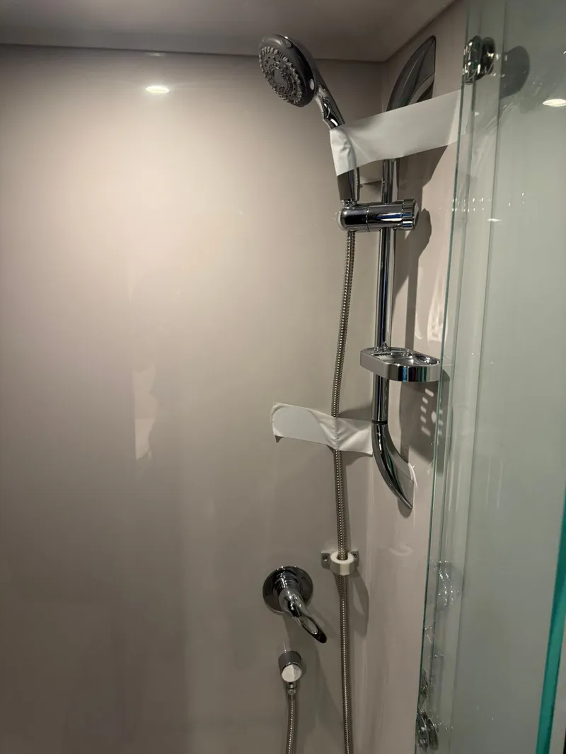 Slide: The Image of Cruisers Yachts 390 Express Cruiser 2021 - 27